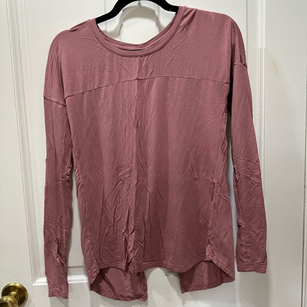 Balance athletica long sleeve tie back top size small